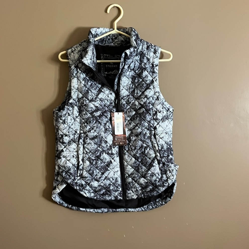😄Outside vest NWT puffer vest